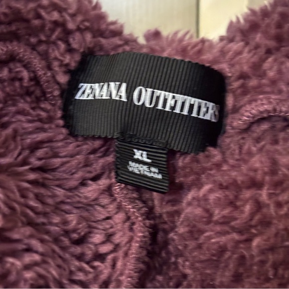Zenana Outfitters Plush Faux Fur Vest Hoodie in Purple Size XL - Picture 4 of 7
